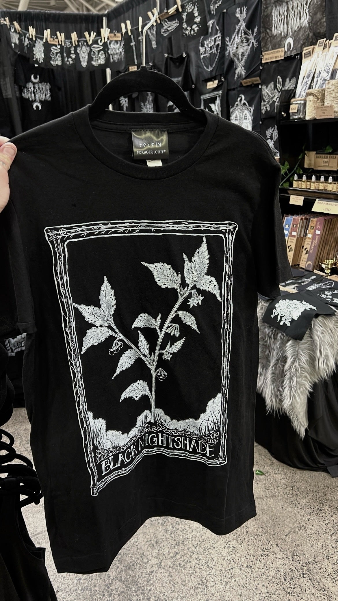 SOVRIN X FORAGERCHEF BLACK NIGHTSHADE MENS TEE
