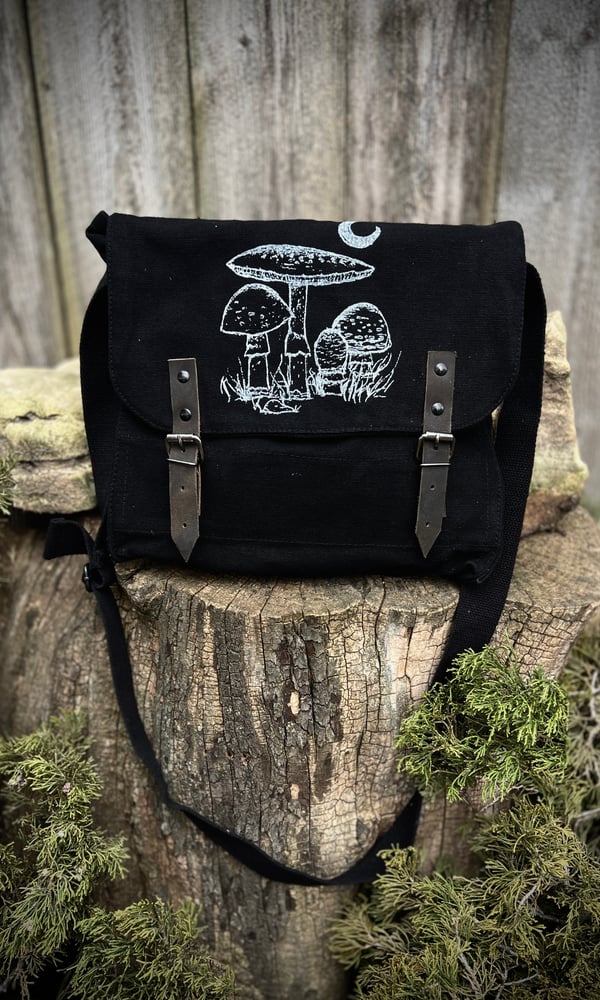 AMANITA MOON CROSSBODY BAG