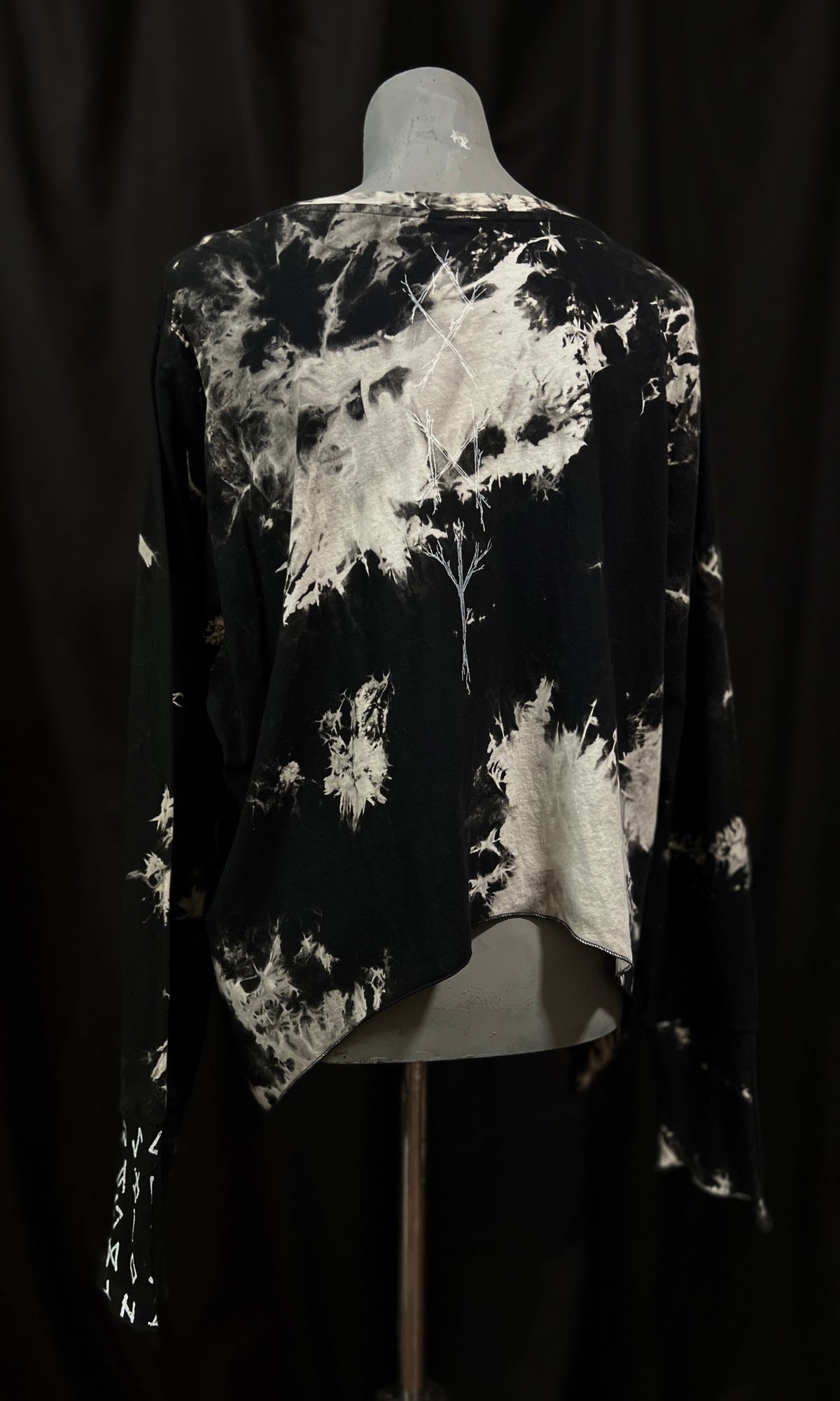 OOAK - XXL - RUNIC LONGSLEEVE