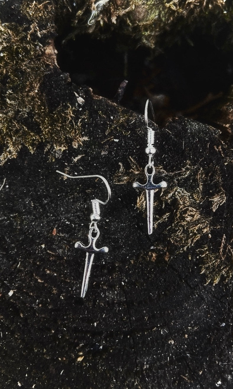 MINI SIMPLE DAGGER SWORD EARRINGS