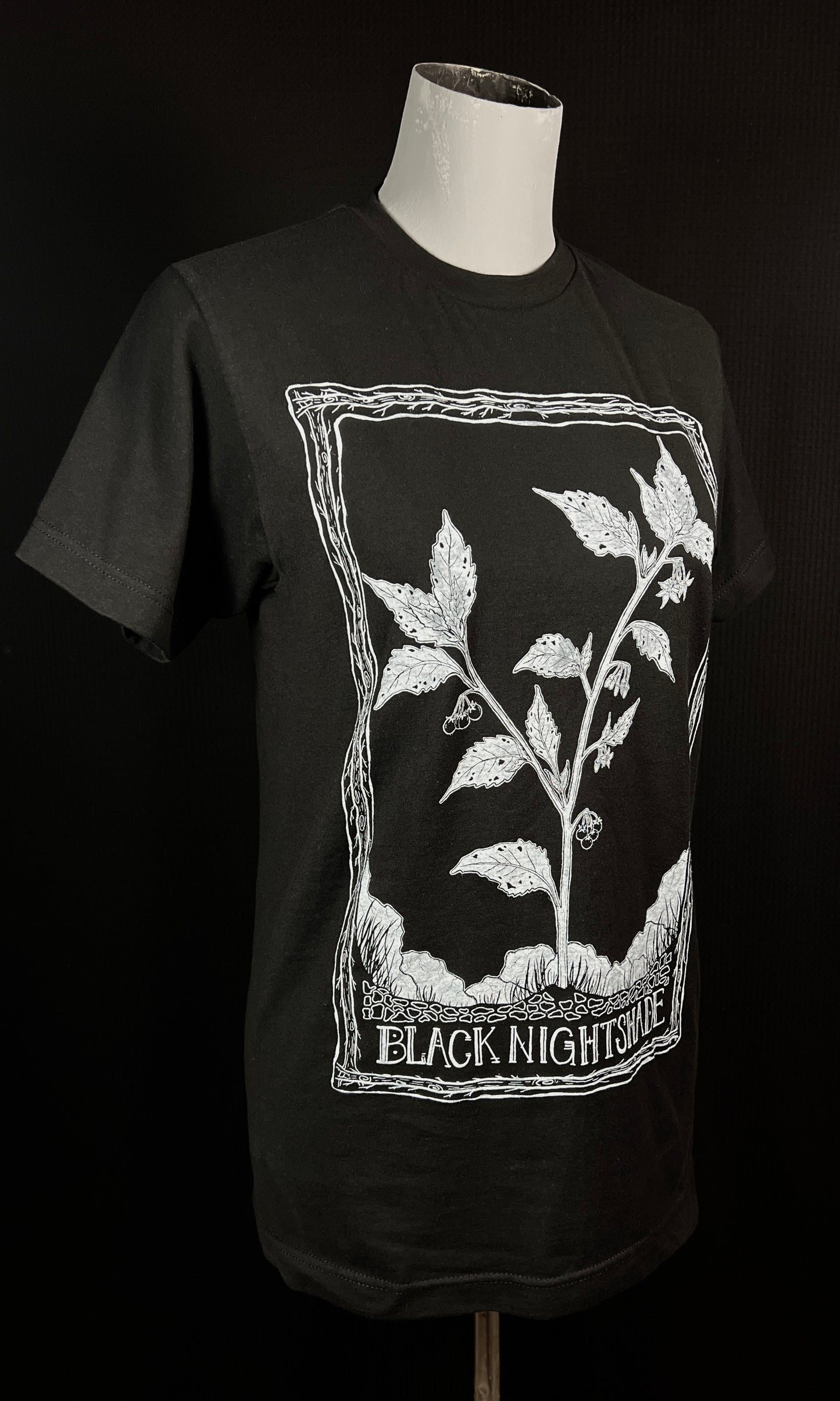 SOVRIN X FORAGERCHEF BLACK NIGHTSHADE MENS TEE