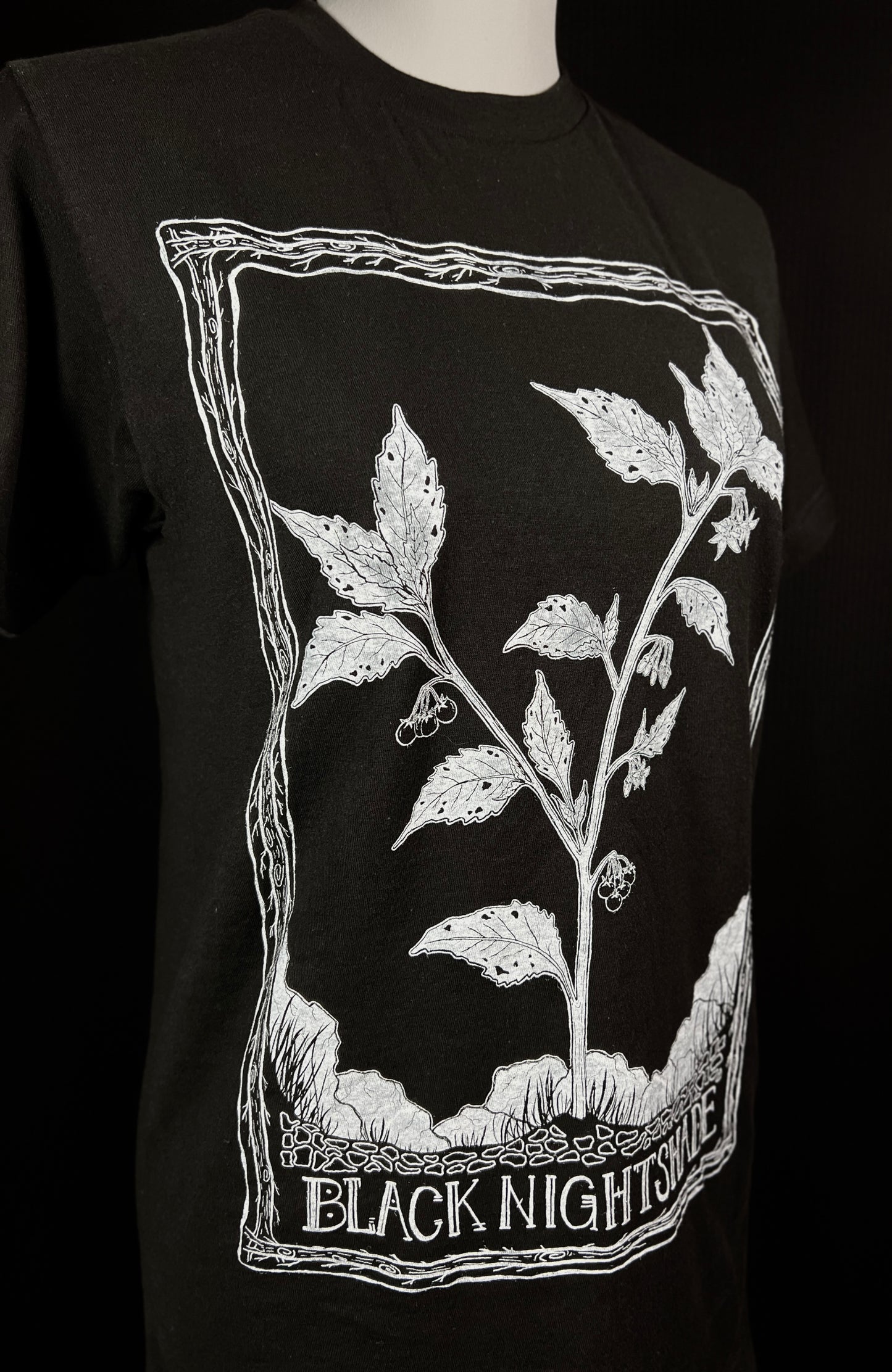 SOVRIN X FORAGERCHEF BLACK NIGHTSHADE MENS TEE